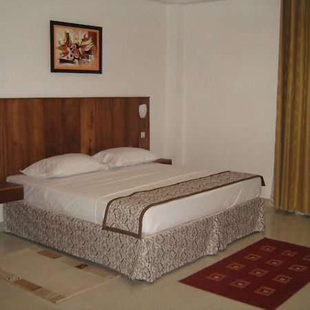 لومي Rosalie'S Suites المظهر الخارجي الصورة