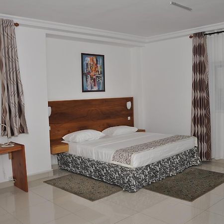 لومي Rosalie'S Suites المظهر الخارجي الصورة