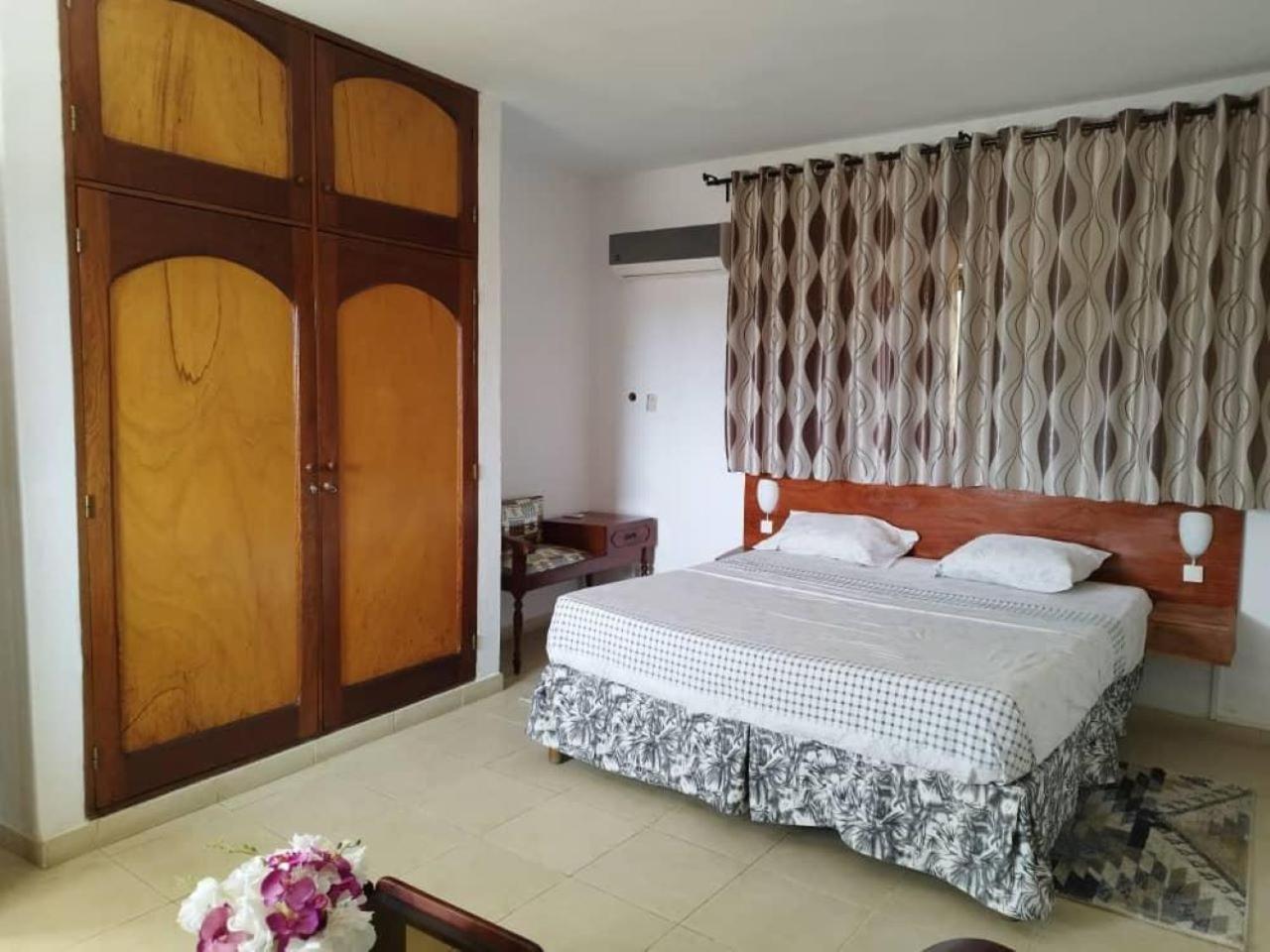 لومي Rosalie'S Suites المظهر الخارجي الصورة