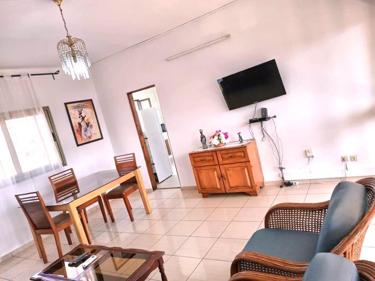 لومي Rosalie'S Suites المظهر الخارجي الصورة