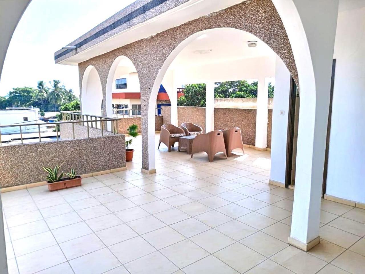لومي Rosalie'S Suites المظهر الخارجي الصورة