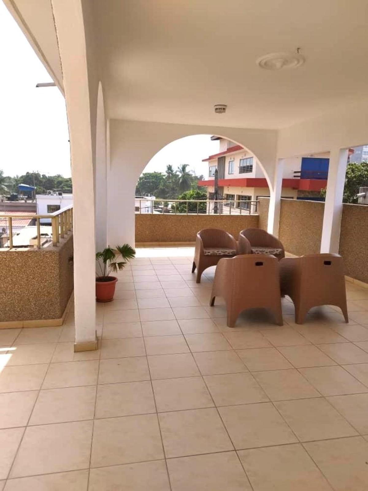 لومي Rosalie'S Suites المظهر الخارجي الصورة