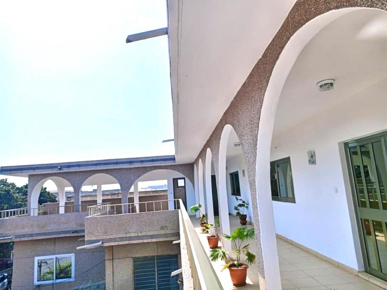 لومي Rosalie'S Suites المظهر الخارجي الصورة