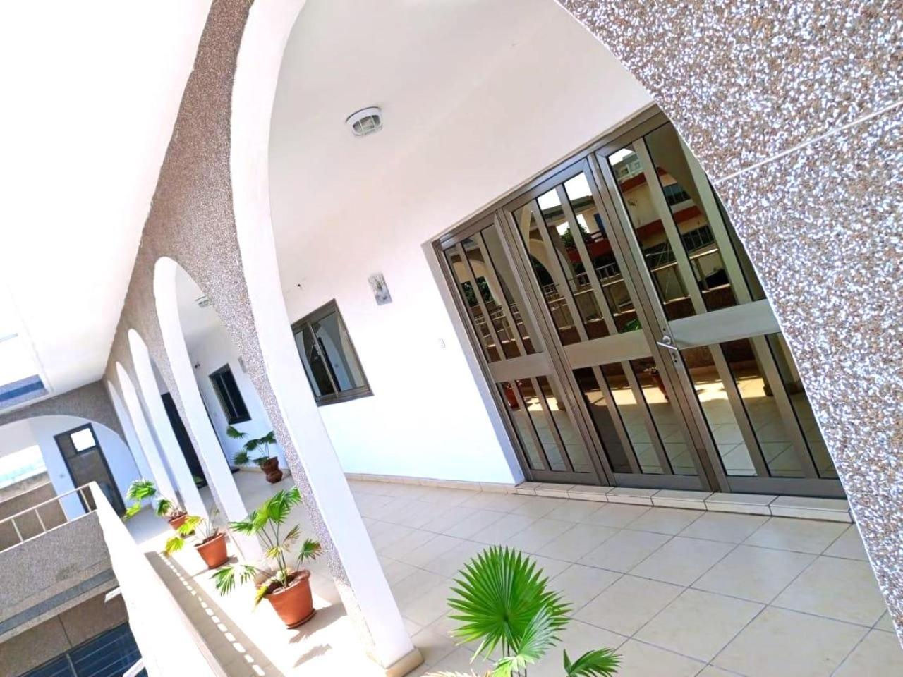 لومي Rosalie'S Suites المظهر الخارجي الصورة