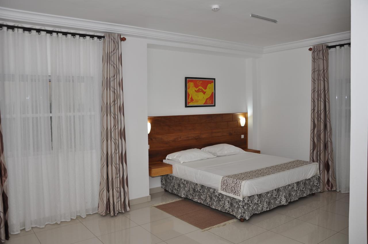 لومي Rosalie'S Suites المظهر الخارجي الصورة